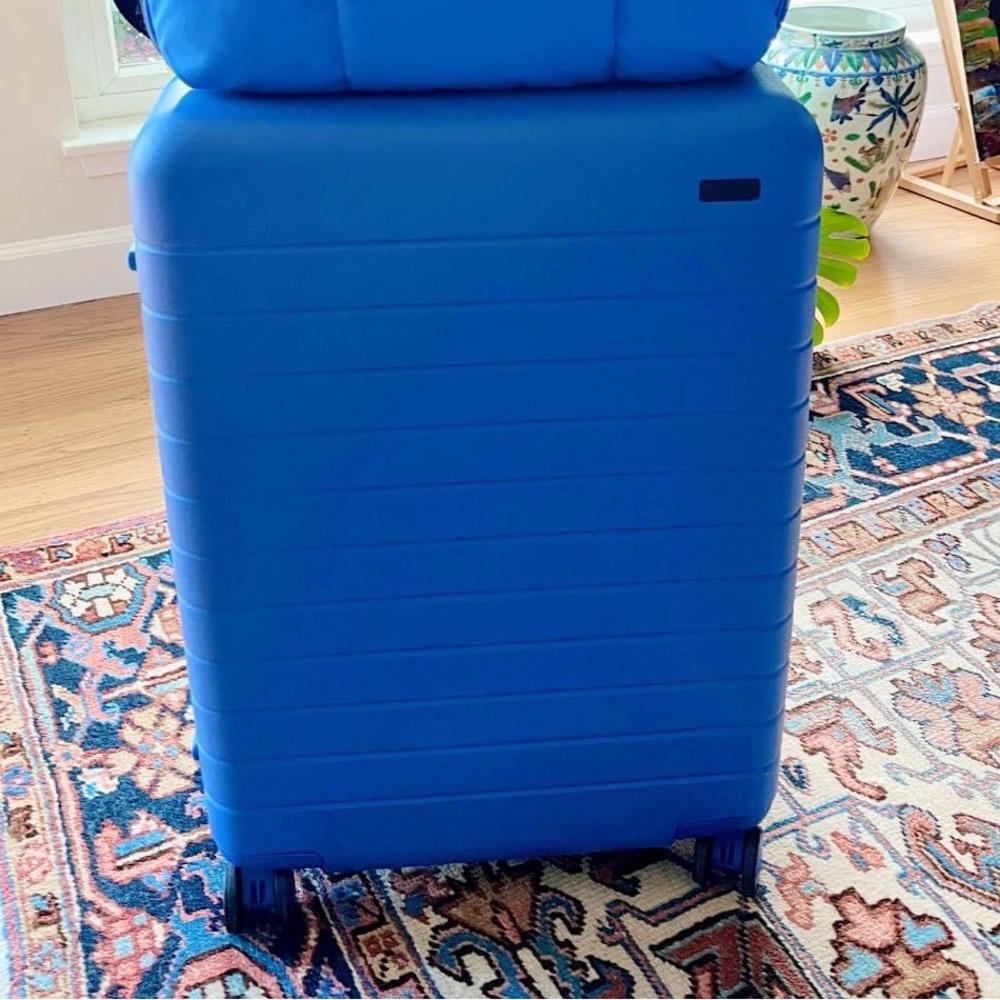 ISO AWAY CARRY ON - PANTONE BLUE
